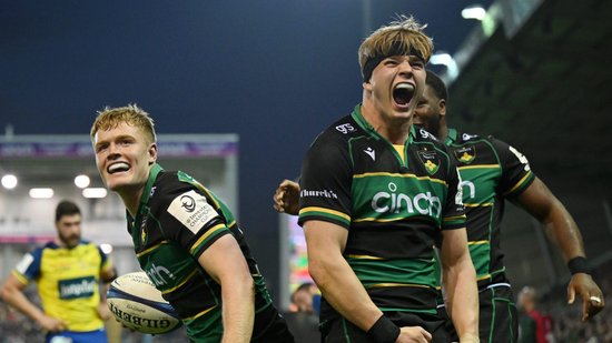 Northampton Saints celebrate scoring against Clermont Auvergne